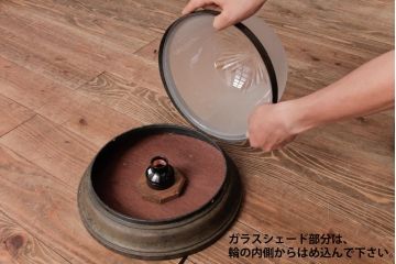 和製アンティーク　大正期　すりガラスに施されたカットが上品な天井ライト(カバー、天井照明)