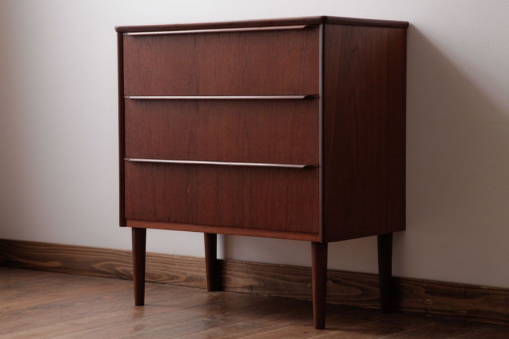 ヴィンテージ家具　北欧ビンテージ　チーク材　落ち着いた雰囲気漂うサイドチェスト(ローチェスト、引き出し)