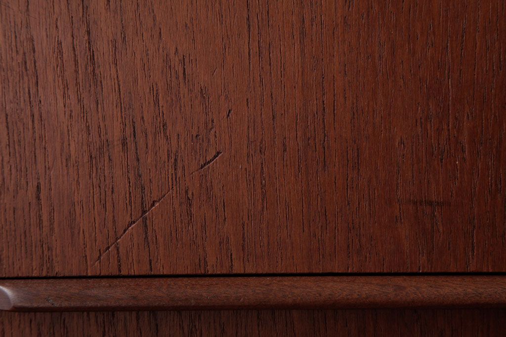 ヴィンテージ家具　北欧ビンテージ　チーク材　落ち着いた雰囲気漂うサイドチェスト(ローチェスト、引き出し)