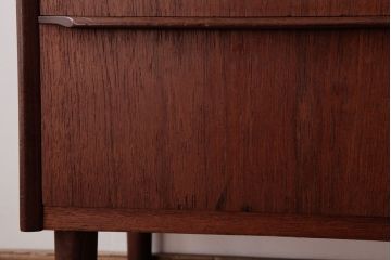 ヴィンテージ家具　北欧ビンテージ　チーク材　落ち着いた雰囲気漂うサイドチェスト(ローチェスト、引き出し)