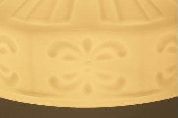 大正昭和初期　陽刻ガラス　上品で可愛らしいペンダントライト(天井照明、シェード)