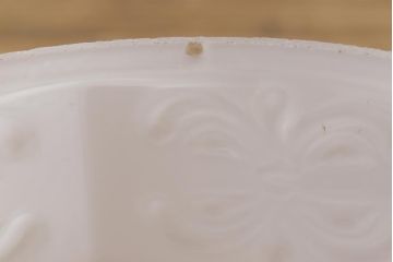 大正昭和初期　陽刻ガラス　上品で可愛らしいペンダントライト(天井照明、シェード)