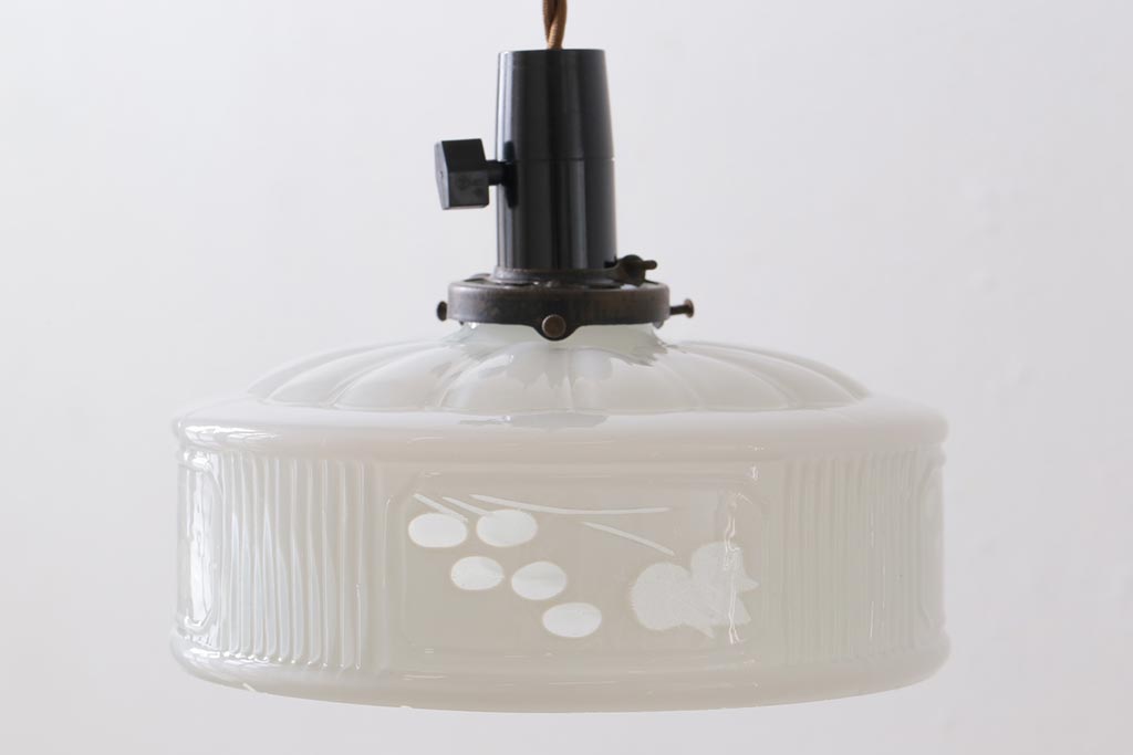 昭和レトロ　戦前　透かし柄が情緒溢れるシェード(天井照明、ペンダントライト)