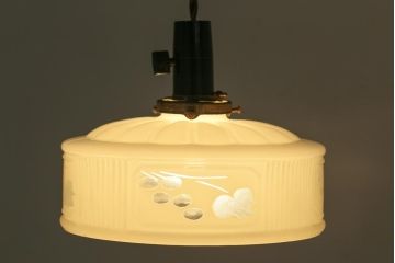 昭和レトロ　戦前　透かし柄が情緒溢れるシェード(天井照明、ペンダントライト)