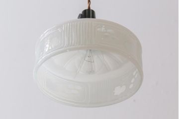 昭和レトロ　戦前　透かし柄が情緒溢れるシェード(天井照明、ペンダントライト)