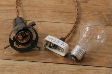 昭和レトロ　戦前　透かし柄が情緒溢れるシェード(天井照明、ペンダントライト)