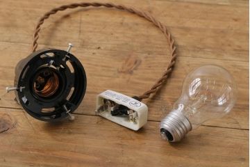 昭和期　松葉を組み合わせたデザインが愛らしいシェード(吊り下げ照明、天井照明)