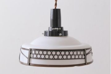 昭和期　透かしの花が和の風情を感じさせる小振りなシェード(吊り下げ照明、天井照明)