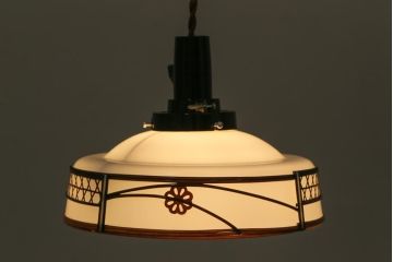 昭和期　透かしの花が和の風情を感じさせる小振りなシェード(吊り下げ照明、天井照明)