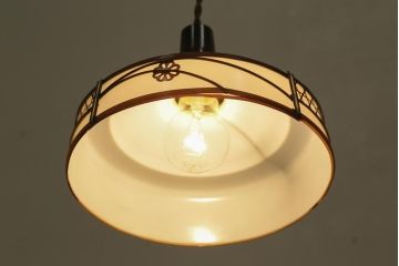 昭和期　透かしの花が和の風情を感じさせる小振りなシェード(吊り下げ照明、天井照明)