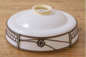 昭和期　透かしの花が和の風情を感じさせる小振りなシェード(吊り下げ照明、天井照明)