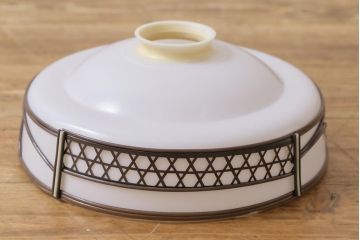 昭和期　透かしの花が和の風情を感じさせる小振りなシェード(吊り下げ照明、天井照明)