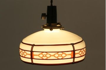 昭和レトロ　朱赤の花菱模様が愛らしいガラスのペンダントライト(天井照明、吊り下げ照明)