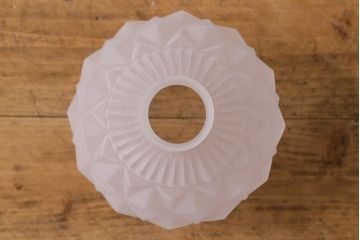 ビンテージ　つぼみのようなフォルムが美しいガラスシェード(吊り下げ照明、天井照明)