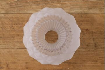 ビンテージ　つぼみのようなフォルムが美しいガラスシェード(吊り下げ照明、天井照明)