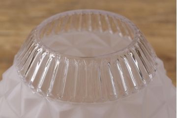 ビンテージ　つぼみのようなフォルムが美しいガラスシェード(吊り下げ照明、天井照明)