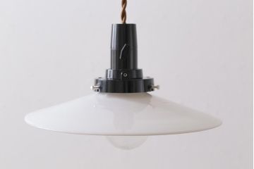 昭和初期(戦前)　レトロな空間づくりに活躍する平笠シェード(天井照明、電笠)(1)