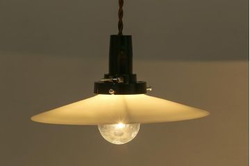 昭和初期(戦前)　レトロな空間づくりに活躍する平笠シェード(天井照明、電笠)(2)