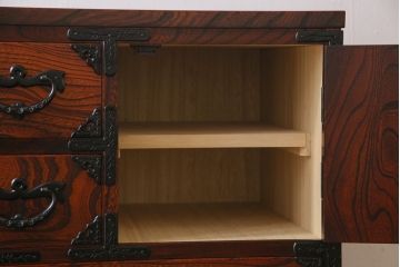 中古　伝統民芸家具　岩谷堂箪笥　荘厳な雰囲気漂う片開き扉付き整理箪笥(意匠箪笥、チェスト)
