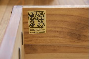 中古　伝統民芸家具　岩谷堂箪笥　荘厳な雰囲気漂う片開き扉付き整理箪笥(意匠箪笥、チェスト)