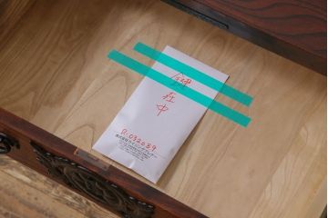 中古　伝統民芸家具　岩谷堂箪笥　荘厳な雰囲気漂う片開き扉付き整理箪笥(意匠箪笥、チェスト)