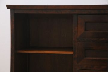 中古　北海道民芸家具　絶版品　モダンな雰囲気漂うシックなサイドボード(リビングボード、収納棚)