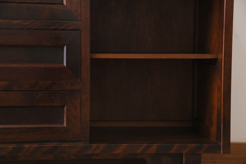 中古　北海道民芸家具　絶版品　モダンな雰囲気漂うシックなサイドボード(リビングボード、収納棚)