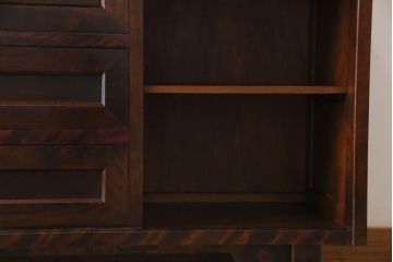 中古　北海道民芸家具　絶版品　モダンな雰囲気漂うシックなサイドボード(リビングボード、収納棚)