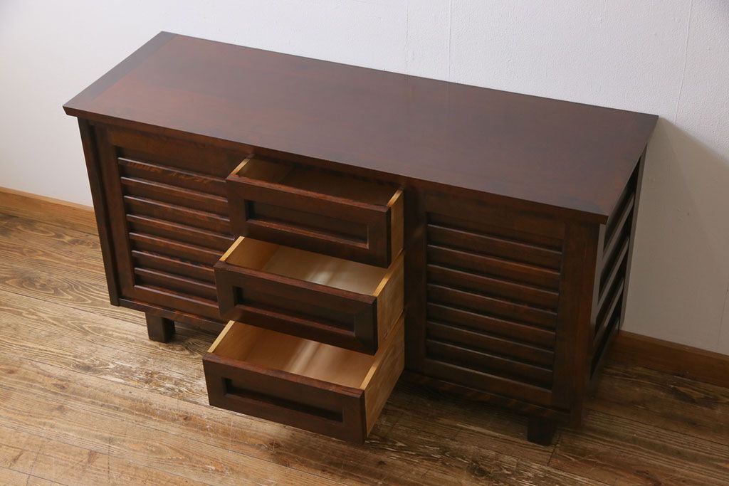 中古　北海道民芸家具　絶版品　モダンな雰囲気漂うシックなサイドボード(リビングボード、収納棚)