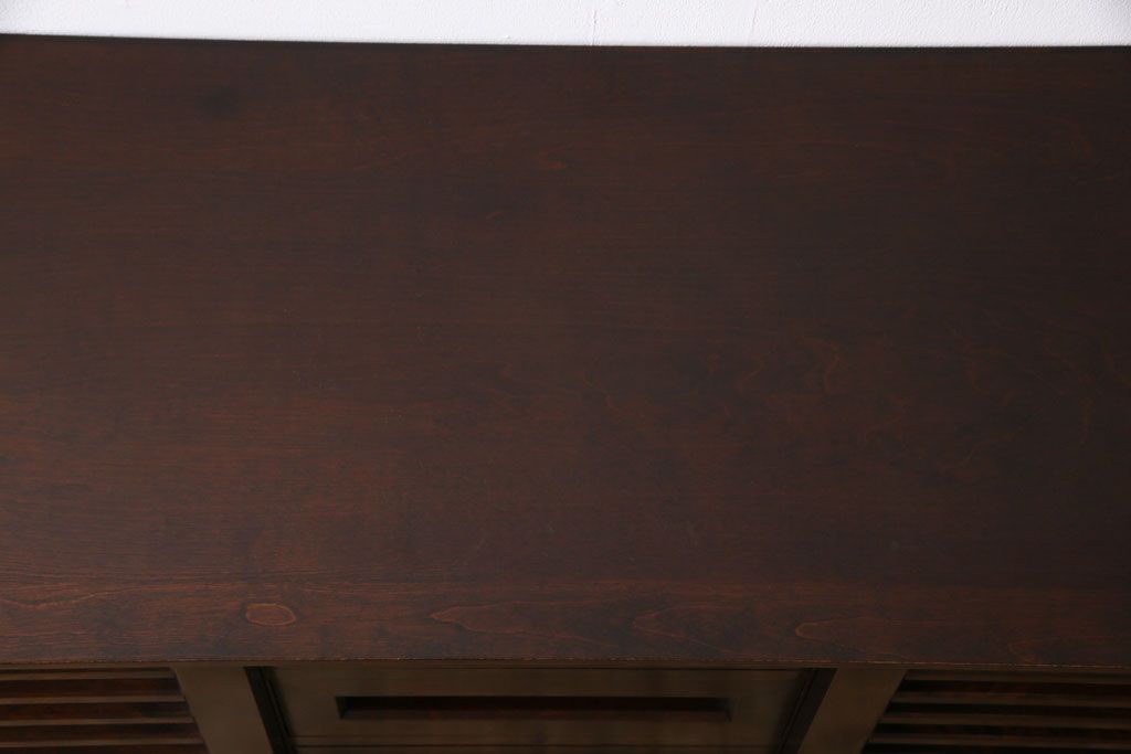 中古　北海道民芸家具　絶版品　モダンな雰囲気漂うシックなサイドボード(リビングボード、収納棚)