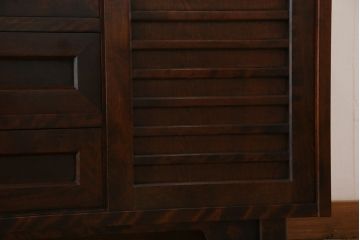 中古　北海道民芸家具　絶版品　モダンな雰囲気漂うシックなサイドボード(リビングボード、収納棚)