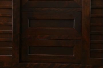 中古　北海道民芸家具　絶版品　モダンな雰囲気漂うシックなサイドボード(リビングボード、収納棚)