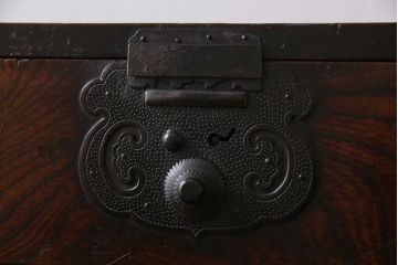 アンティーク家具　和製アンティーク　明治時代　前面ケヤキ材　品格と存在感を漂わせる松本帳場箪笥(時代箪笥、和タンス)