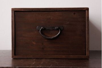 アンティーク家具　和製アンティーク　ヒノキ材　味わいのあるノスタルジックな小引き出し(小物収納、卓上収納)