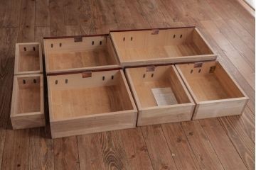 中古　伝統民芸家具　岩谷堂箪笥　厚みのある金具が立派な威厳のある車箪笥(小箪笥、チェスト)