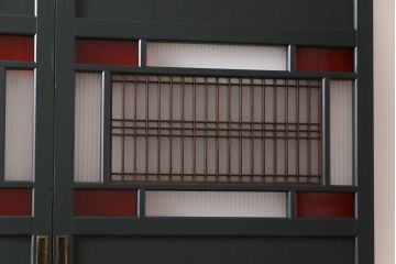 和製アンティーク　ペイント建具　モールガラス　色ガラス入り　モダンな雰囲気がお洒落な板戸2枚セット(建具、引き戸、ガラス戸)