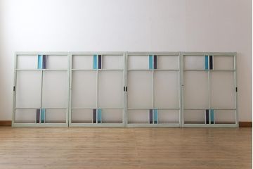 ペイント　色ガラス　爽やかな色合わせが目を惹くガラス窓(サッシ、引き戸、仕切り戸、建具)4枚組