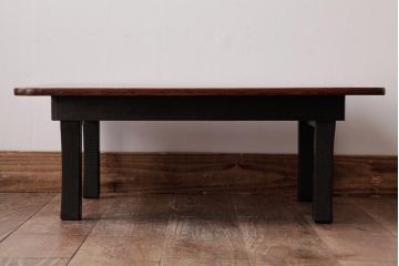 レトロ家具　栓材一枚板　濃い色味の脚がレトロな小振りの角ちゃぶ台(座卓、ローテーブル)