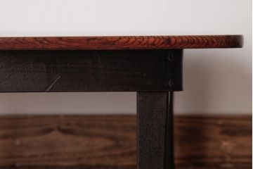レトロ家具　栓材一枚板　濃い色味の脚がレトロな小振りの角ちゃぶ台(座卓、ローテーブル)