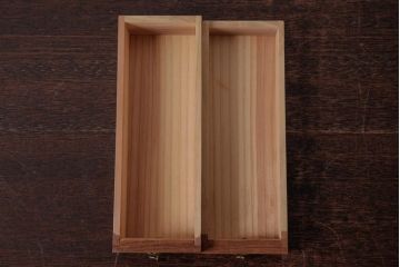 アンティーク家具　和製アンティーク　ケヤキ材　漆塗りが施された味わいのある小引き出し(小物入れ、卓上収納)