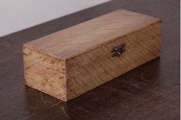 アンティーク雑貨　昭和レトロ　ナラ材　素朴な風合いのシンプルな蓋付き小物入れ(収納箱、筆入れ)