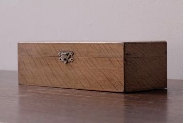 アンティーク雑貨　昭和レトロ　ナラ材　素朴な風合いのシンプルな蓋付き小物入れ(収納箱、筆入れ)