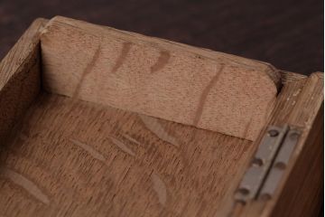 アンティーク雑貨　昭和レトロ　ナラ材　素朴な風合いのシンプルな蓋付き小物入れ(収納箱、筆入れ)