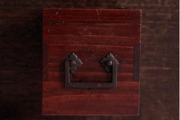 アンティーク雑貨　和製アンティーク　スライド式扉の縦型小物入れ(収納箱、木箱)