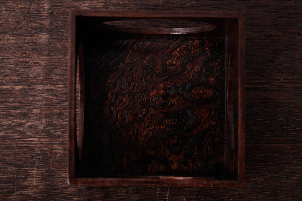 アンティーク雑貨　和製アンティーク　外箱ケヤキ材　杢目が印象的な小物収納に活躍する野弁当箱(遊山箱)