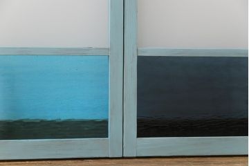 和製アンティーク　ペイント建具　色ガラス入り　レトロモダンな雰囲気がお洒落なガラス戸2枚セット(窓、建具)