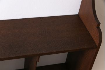 アンティーク家具　イギリスアンティーク　オーク材　シンプルな曲線の意匠が魅力のウォールラック(壁掛け飾り棚)