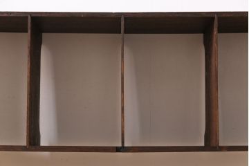 アンティーク家具　イギリスアンティーク　オーク材　シンプルな曲線の意匠が魅力のウォールラック(壁掛け飾り棚)