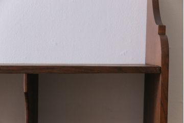 アンティーク家具　イギリスアンティーク　オーク材　シンプルな曲線の意匠が魅力のウォールラック(壁掛け飾り棚)
