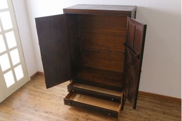 中古　松本民芸家具　シックな雰囲気が魅力的なワードローブ(チェスト、衣装箪笥)(定価約73万円)(2)